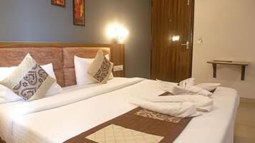 Deluxe Room, Balcony | Iron/ironing board, free WiFi, bed sheets, wheelchair access