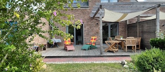 Modern holiday apartment with a large terrace and garden near Hamburg