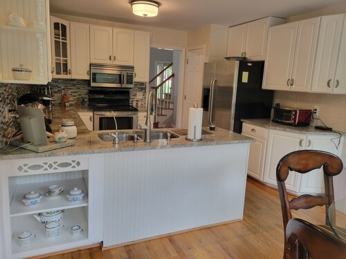 Cozy Country Home with 5 Bedrooms 4 Baths and Swimming Pool