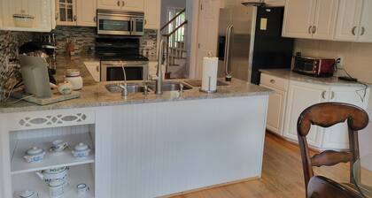 Cozy Country Home with 5 Bedrooms 4 Baths and Swimming Pool