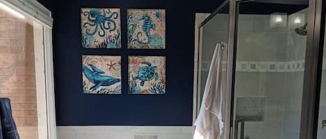 Ensemble baignoire-douche, baignoire à remous, séchoir à cheveux