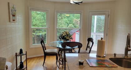 Cozy Country Home with 5 Bedrooms 4 Baths and Swimming Pool
