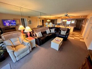 Smart TV, reproductor de DVD y libros 