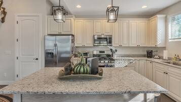 Cabin, 3 phòng ngủ | Bếp riêng | Tủ lạnh, lò nướng, dụng cụ pha cà phê/trà