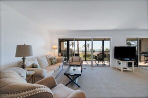 Condo, 2 Bedrooms | Interior