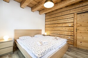 2 bedrooms, travel cot, free WiFi