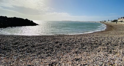 Weymouth Beach Retreat Cottage, 2 mins from the Beach!