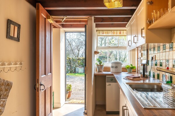 Fridge, microwave, oven, dining tables - High Wallabarrow Farm Cottage -  Duddon Valley (Ulpha)