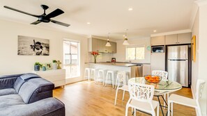 Unclassified image, 3 of 16, button - Boutique by Jervis Bay (Vincentia)