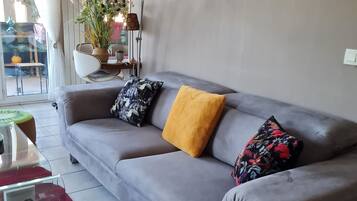 Televisión, reproductor de DVD y estéreo