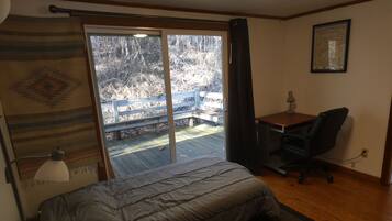 2 bedrooms, desk, free WiFi, bed sheets