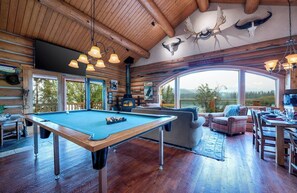 Game room - The Boat Motel on Ashley Lake, Sleeping 12 (Kila)