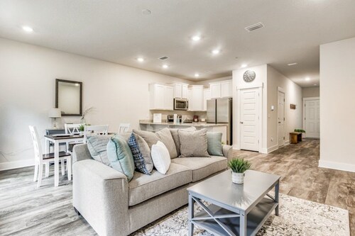 Elegant townhome + oversized luxury pool