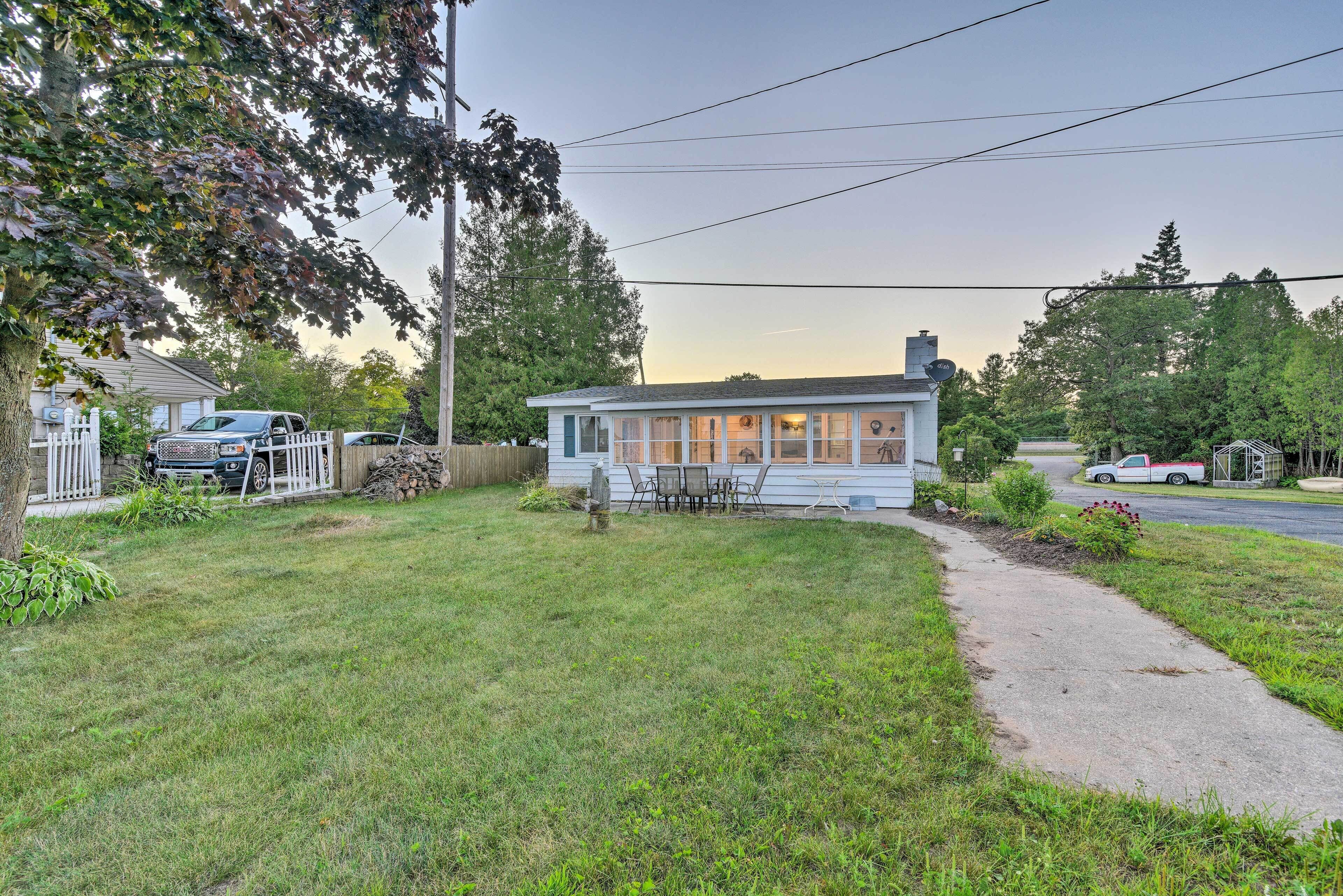East Tawas Cabin w/ Lake Huron Access & Views