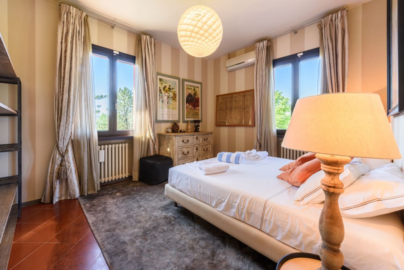5 slaapkamers, een strijkplank/strijkijzer, wifi, beddengoed