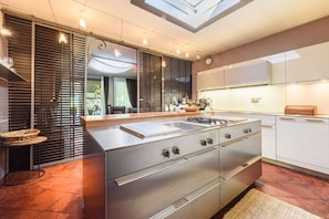 Mikrowelle, Ofen, Herdplatte, Geschirrspüler