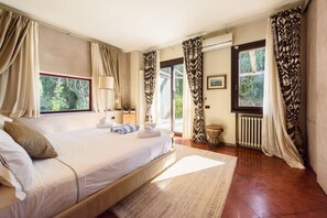 5 bedrooms, WiFi, bed sheets