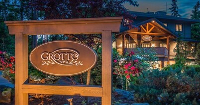 Fully-equipped near Rathtrevor Beach!