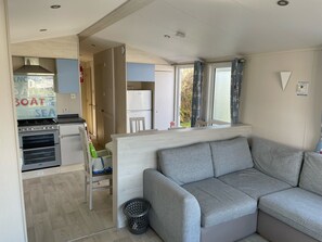 Smart TV, fireplace, video games