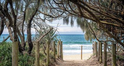 Coastal Getaway Across From Dicky Beach