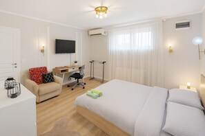 2 bedrooms, desk, iron/ironing board, free WiFi