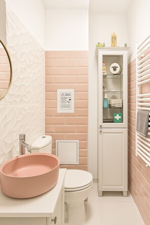Shower, eco-friendly toiletries, hair dryer, towels