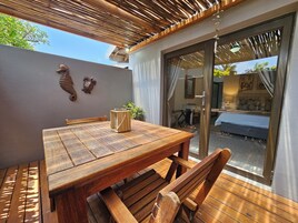 Romantic Queen Room with Private Patio, 1 Bedroom, | Terrace/patio