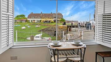 1 bedroom, internet, bed sheets