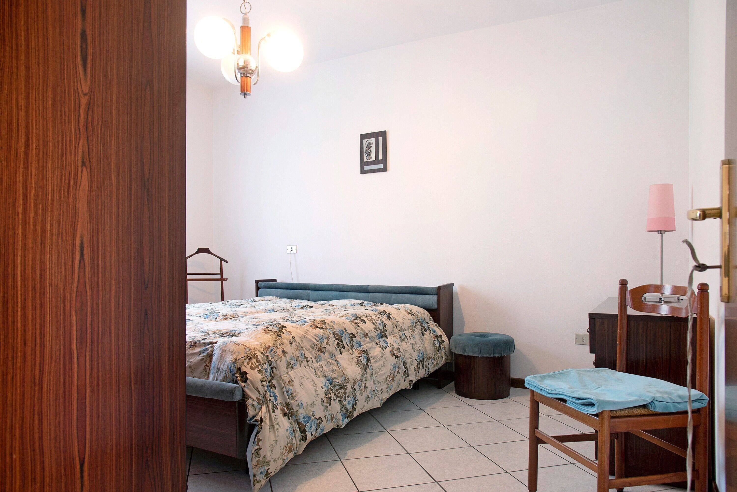 3 habitaciones, tabla de planchar con plancha y wifi gratis 