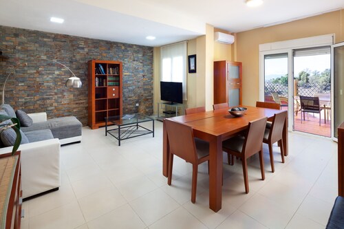 Villa 'Pepa' with Sea Views, Heated Pool and Wi-Fi