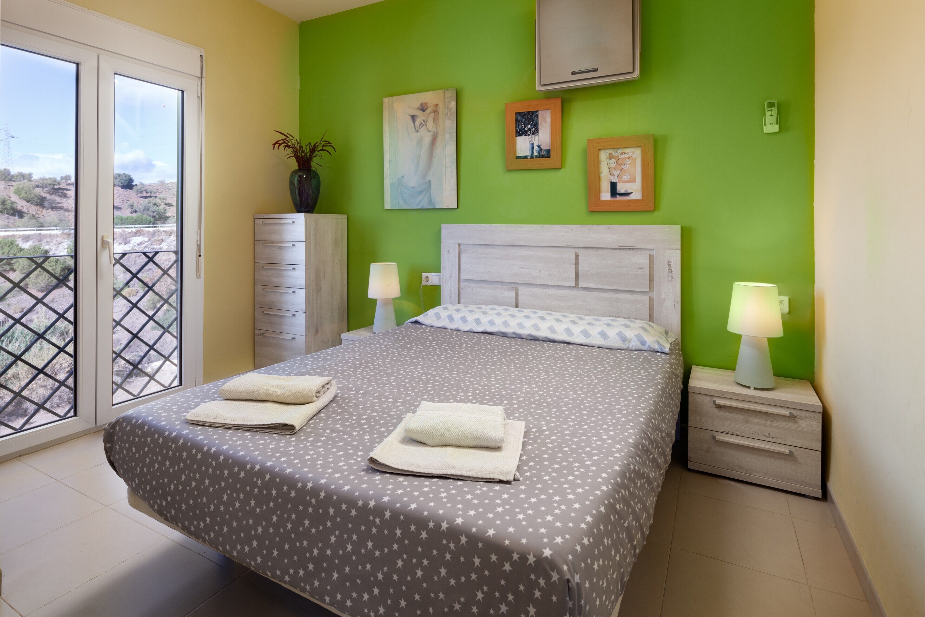 5 soverom, strykejern/-brett, wi-fi (inkludert) og sengetøy