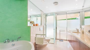 Bathtub, free toiletries, hair dryer, towels