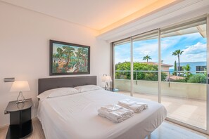 5 bedrooms, desk, iron/ironing board, free WiFi