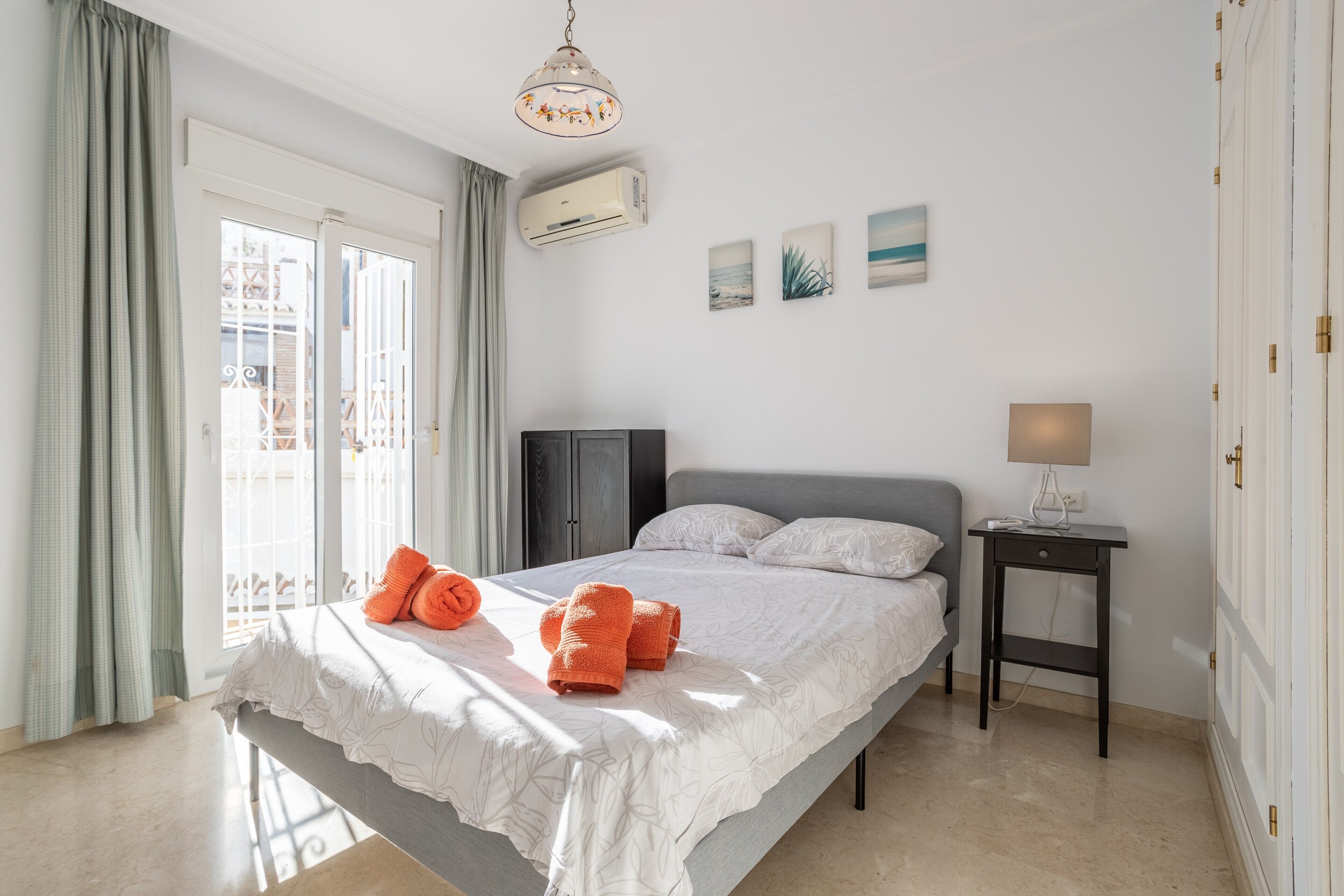 4 bedrooms, iron/ironing board, free WiFi, bed sheets