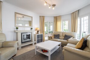 テレビ、DVD プレーヤー