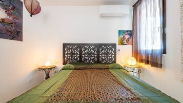 2 slaapkamers, een strijkplank/strijkijzer, gratis wifi, beddengoed