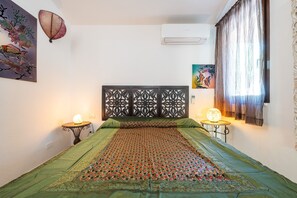 2 slaapkamers, een strijkplank/strijkijzer, gratis wifi, beddengoed