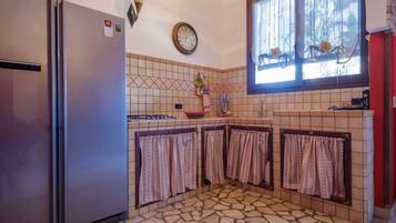 Réfrigérateur, four, plaque de cuisson