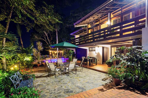 Green Nest at the Hills