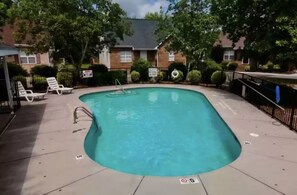 Outdoor pool - COUNTRY ELEGANCE - No Winding Roads (Pigeon Forge)