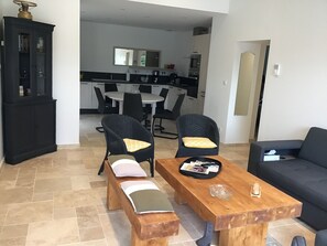 Interior - THE FOUR SEASONS N°1 (Bergerac)