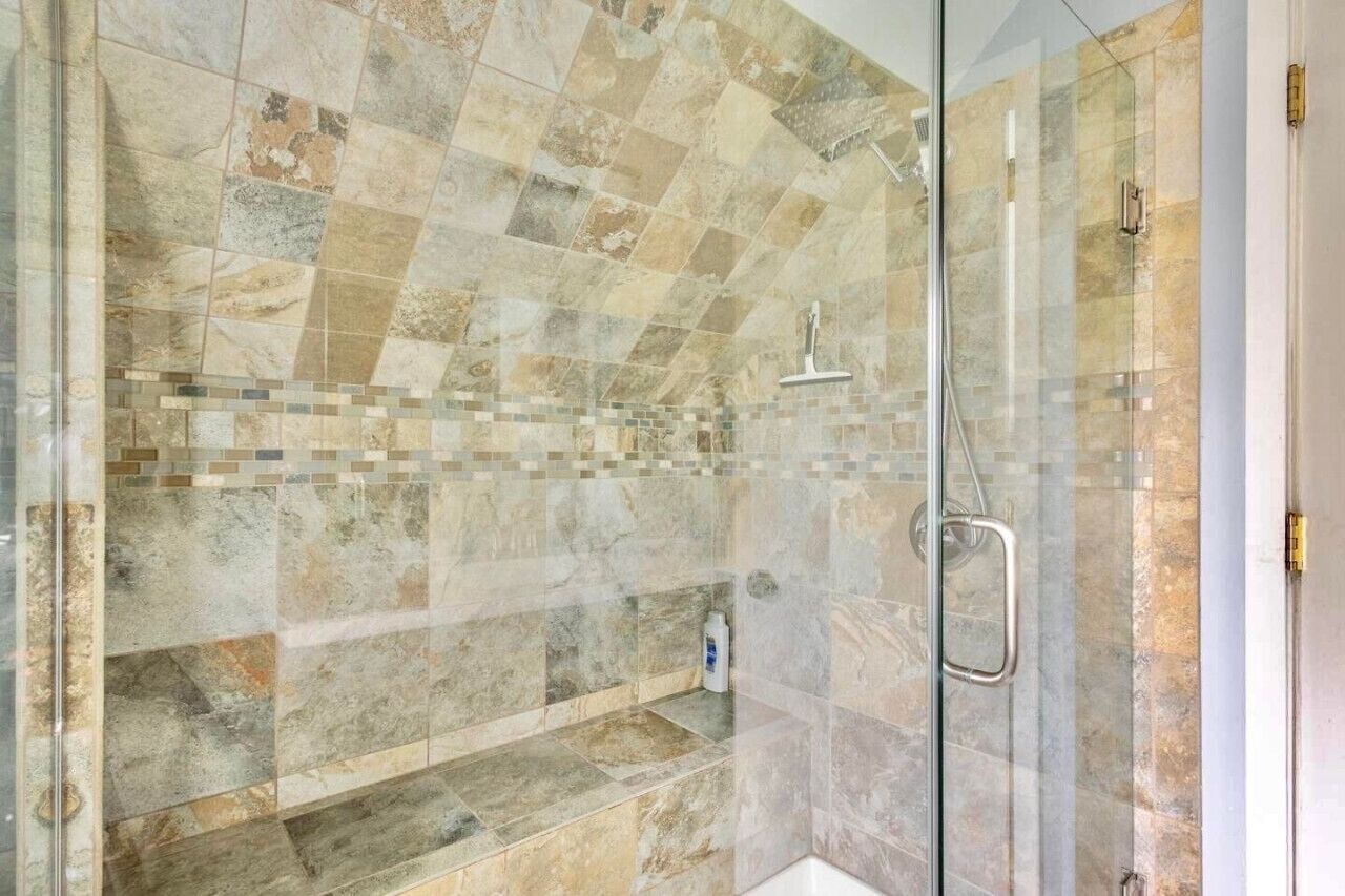 Baignoire, séchoir à cheveux