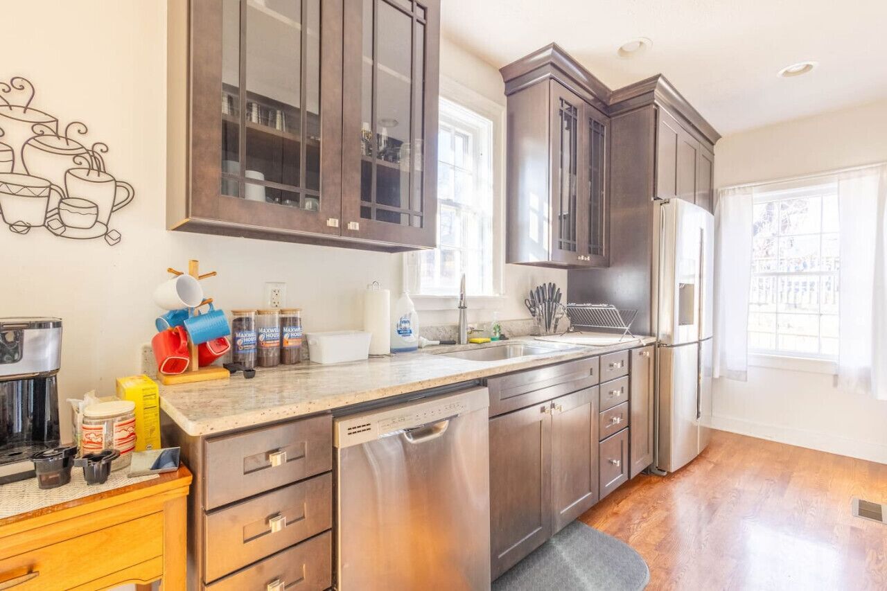 Køleskab, mikrobølgeovn, ovn, kogeplade