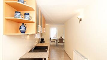 Kühlschrank, Mikrowelle, Herdplatte, Geschirrspüler