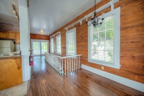 Different view of hallway at top of stairs. - Historic Old Town Conch House newly furnished Condo-walk 5min beach, 7min Duval  (Key West)