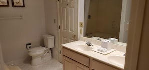 Bathtub, jetted tub