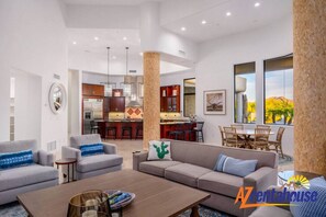 Smart TV, chimenea, videojuegos y tenis de mesa 