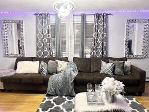 Living area - NYC DIAMOND BRONX 2bedrooms, 2bathrooms, 3beds (The Bronx)