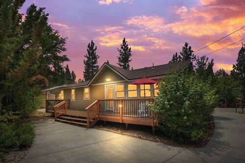 Bearpaw Bungalow | Fenced Yard · Near Lake