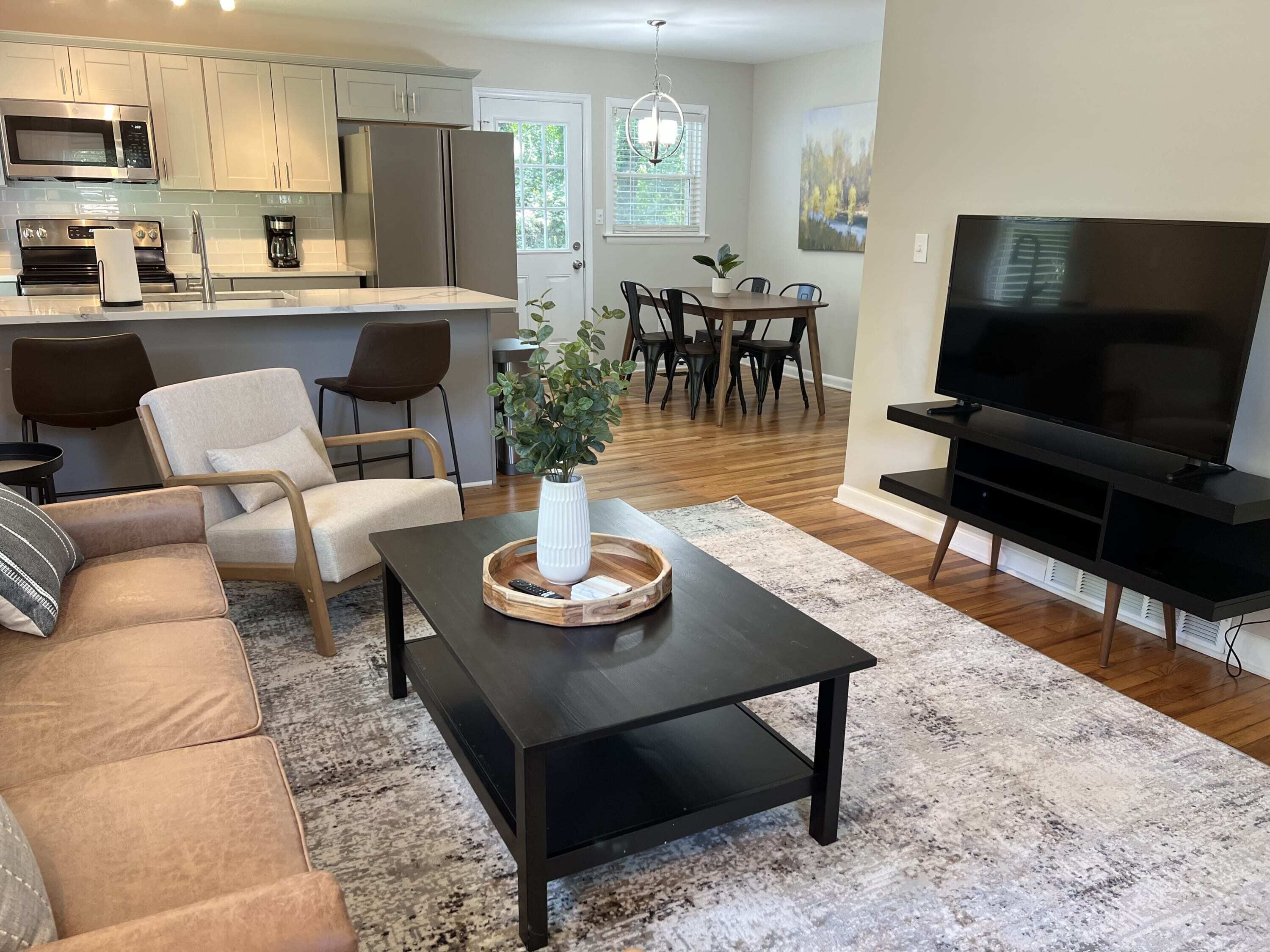 Gorgeous Fenced in Pet Friendly 3 BDRM DT Raleigh